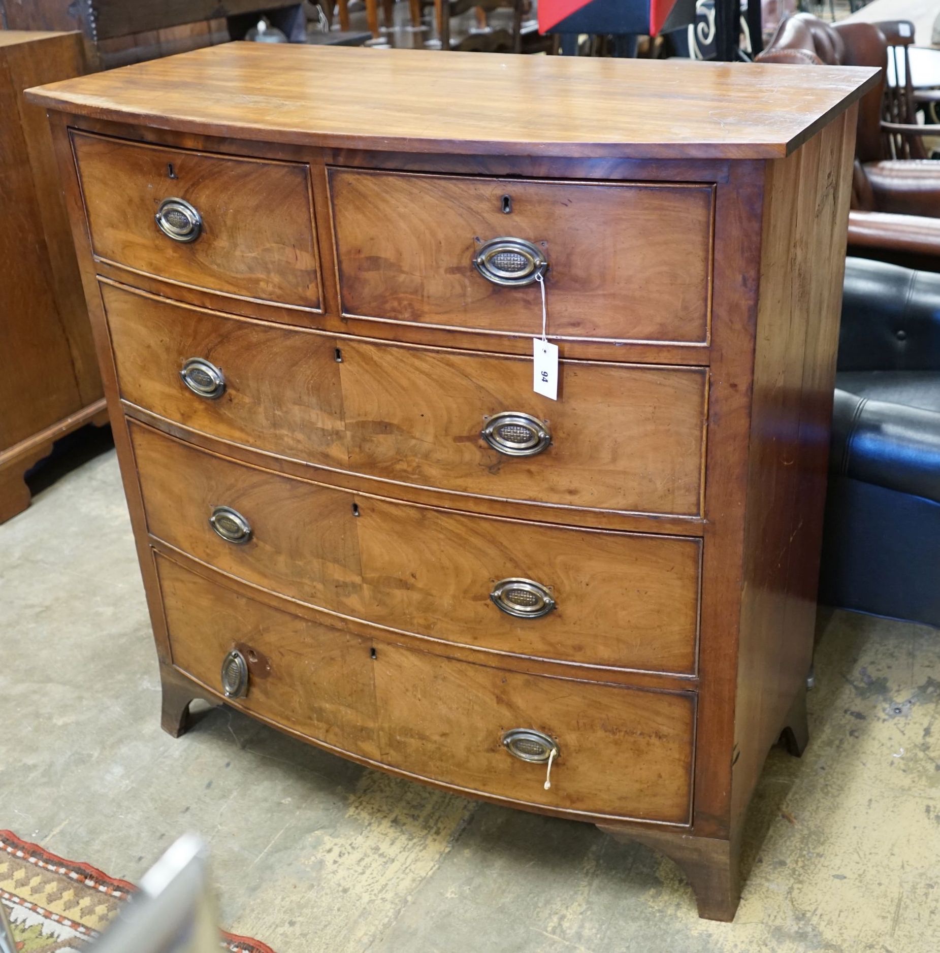 A Regency mahogany bow front chest of drawers, width 109cm, depth 56cm, height 112cm